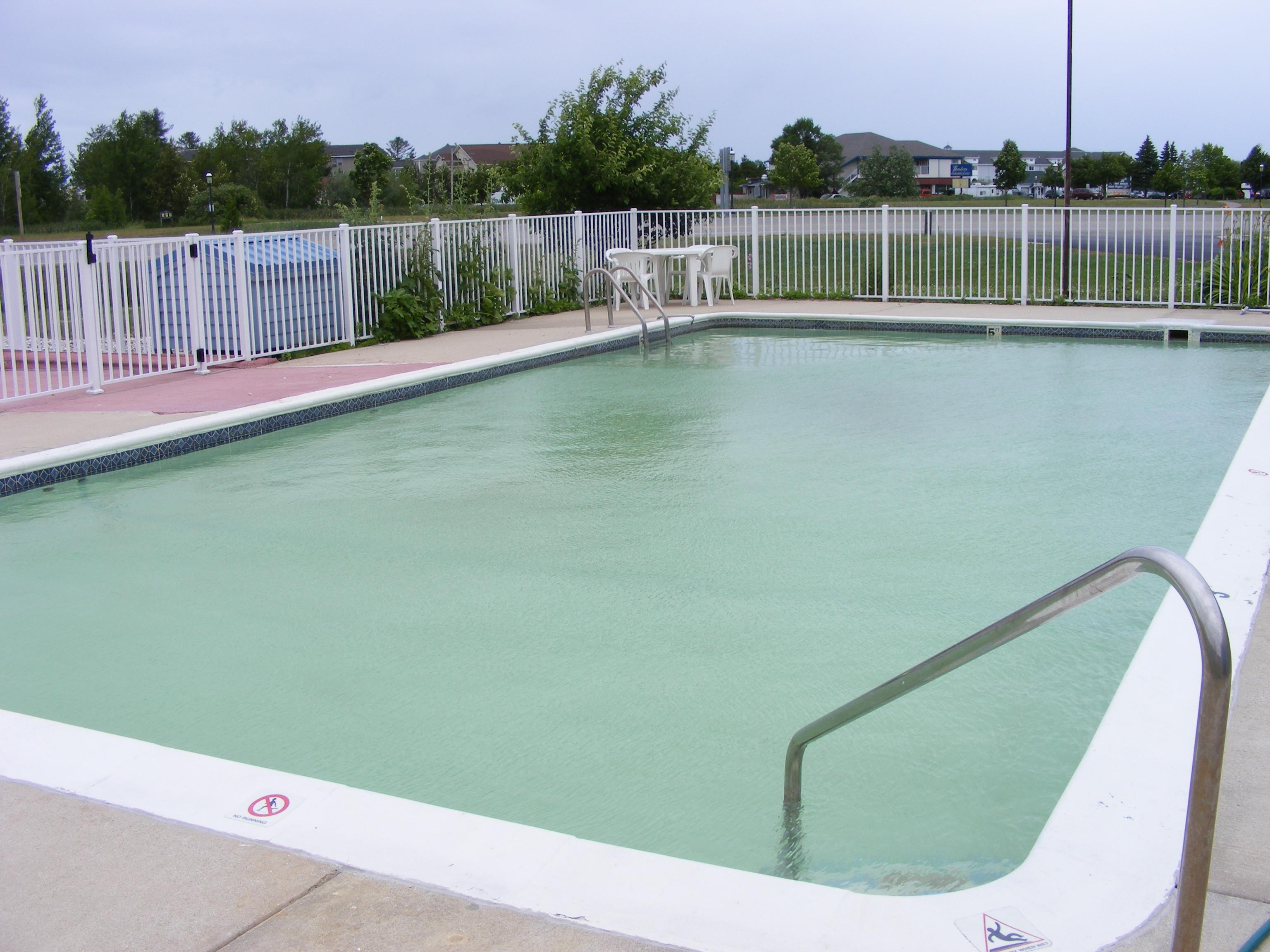 Great Lakes Inn Outdoor Pool