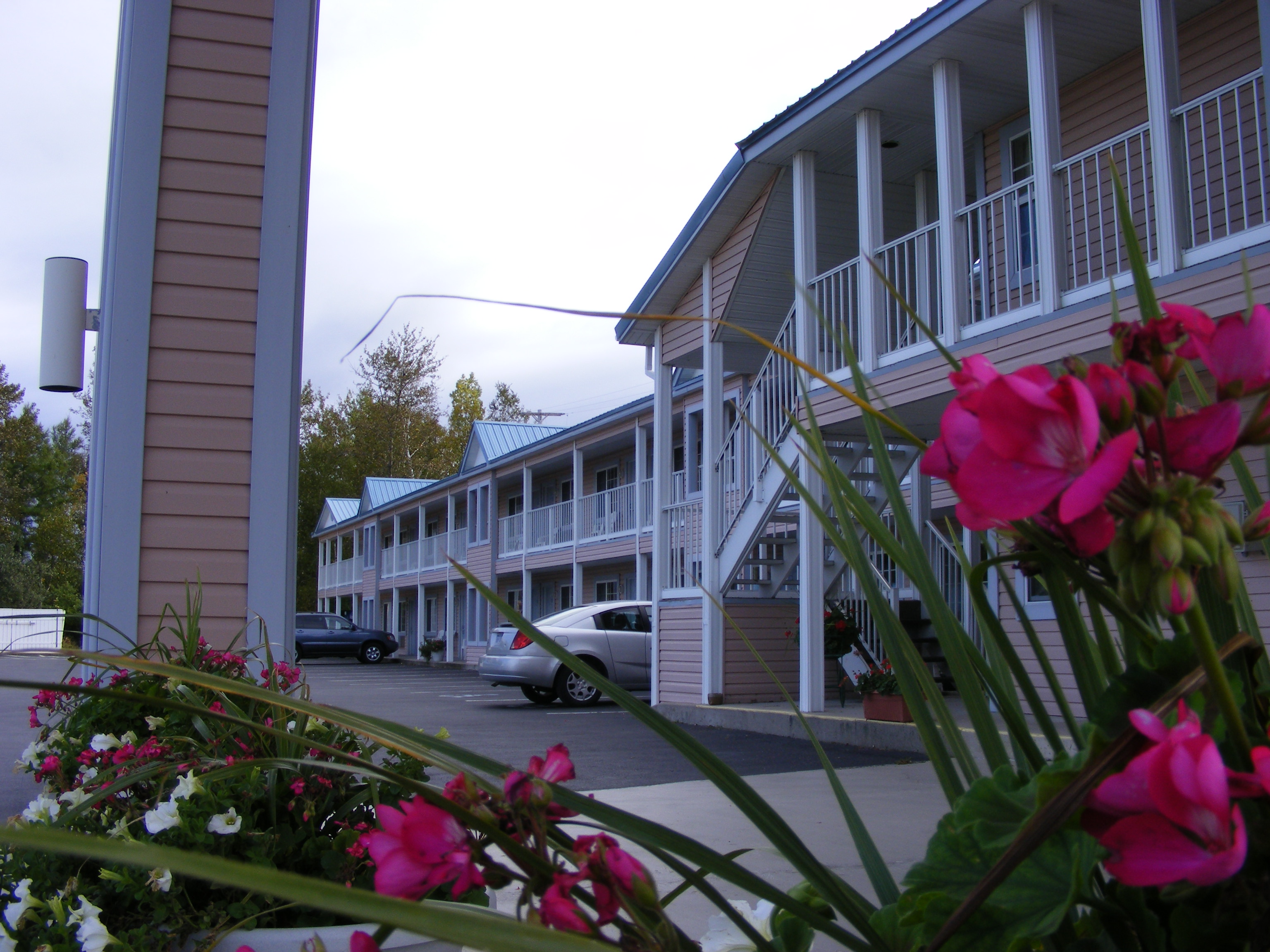 Great Lakes Inn Carport and Building